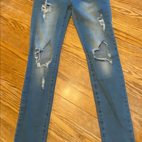 ✨2/$20✨ Distressed Skinny Jean - Picture 5 of 6